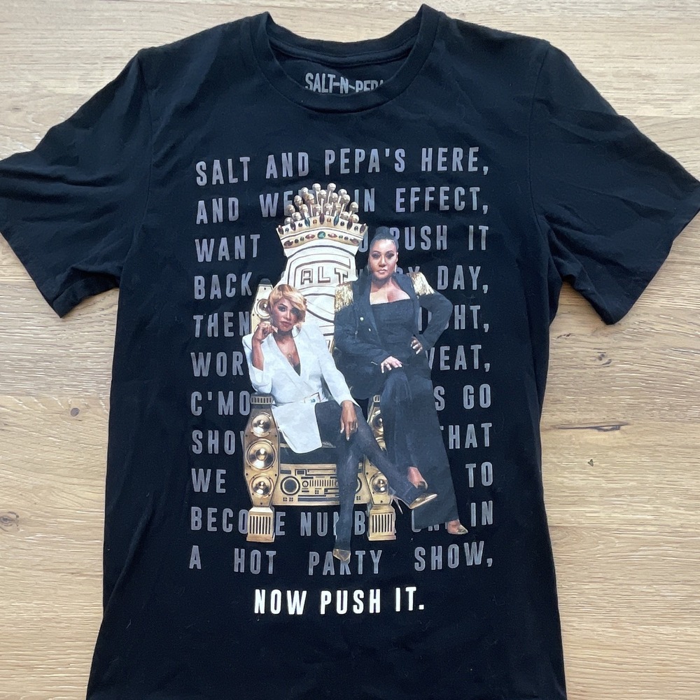 Salt-N-Pepa Mixtape Tour 2022 Black Graphic Print women's T-Shirt S Double-Sided